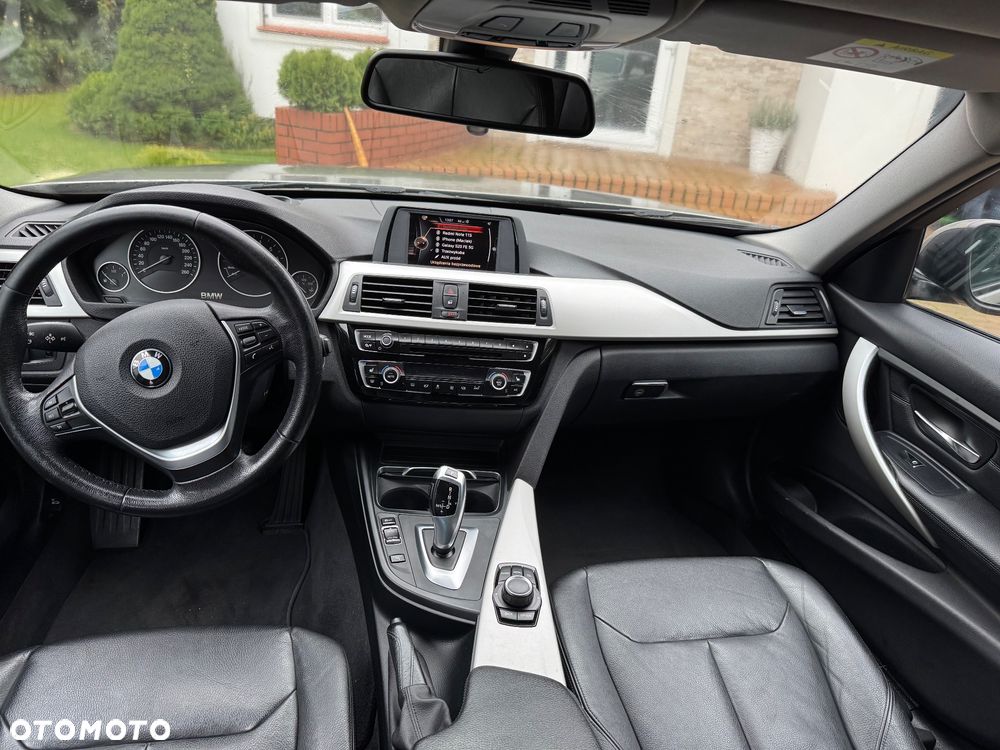 BMW Seria 3 320i xDrive - 14