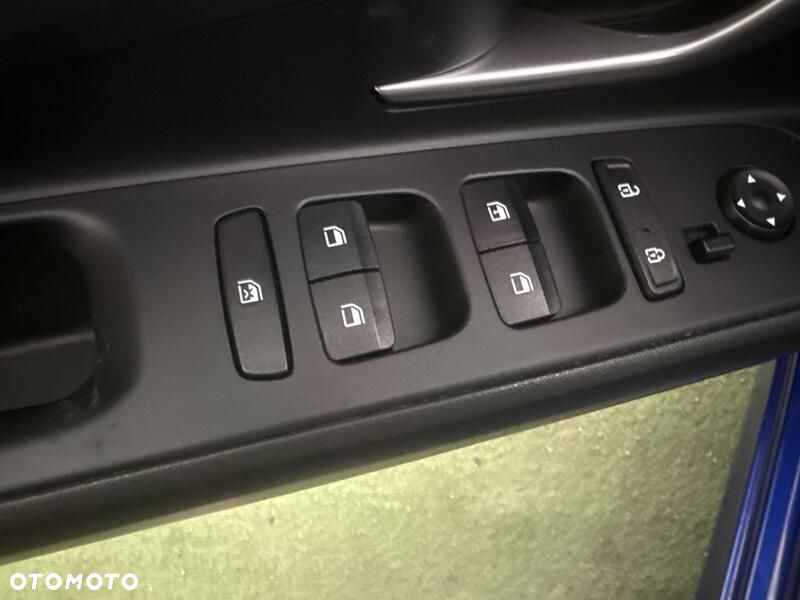 Hyundai Elantra - 12