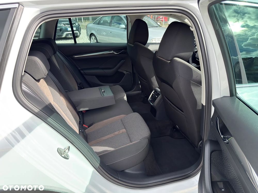Skoda Octavia 2.0 TDI DSG 4x4 Scout - 18