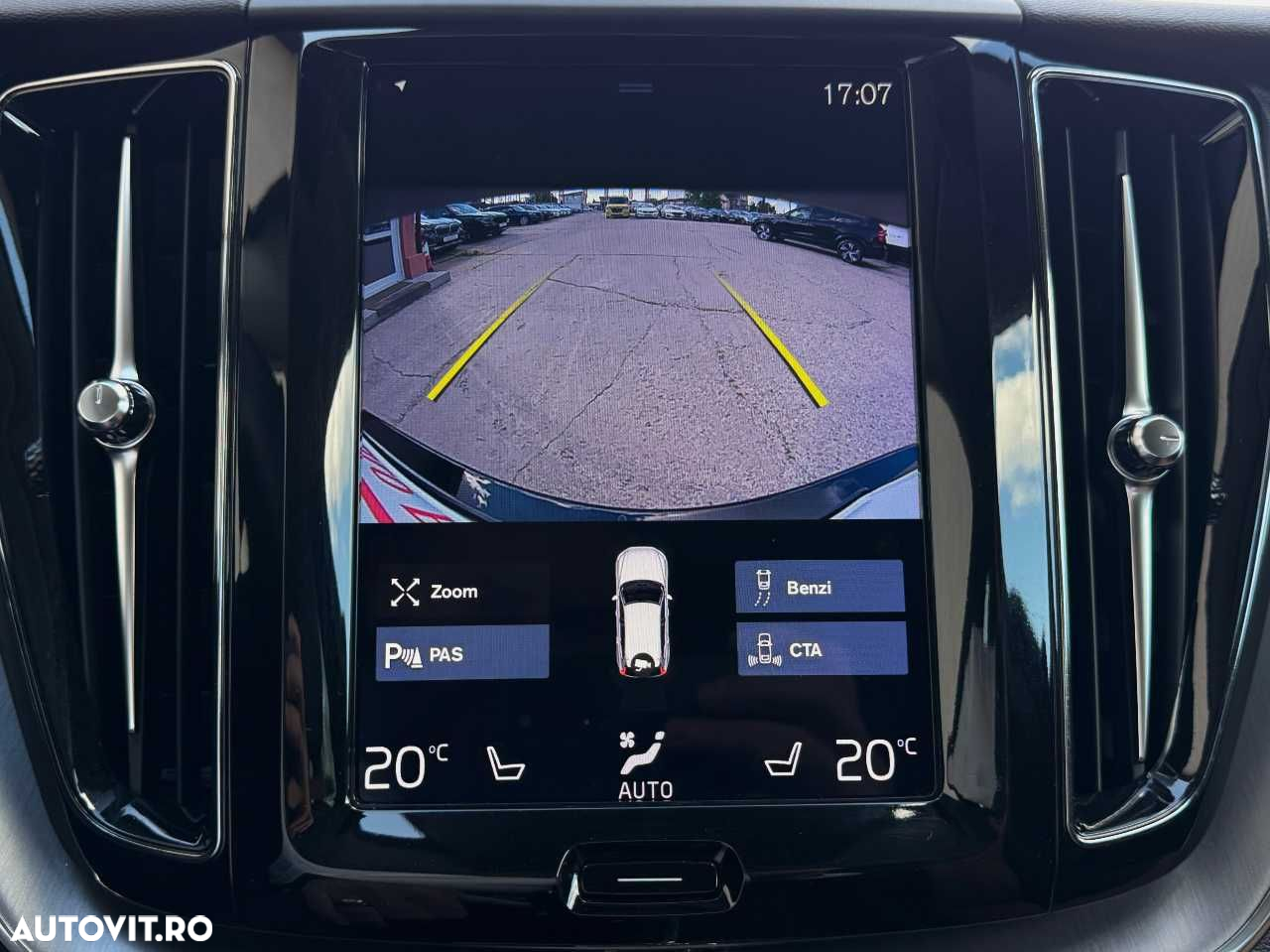 Volvo XC 60 D4 Momentum Pro - 28