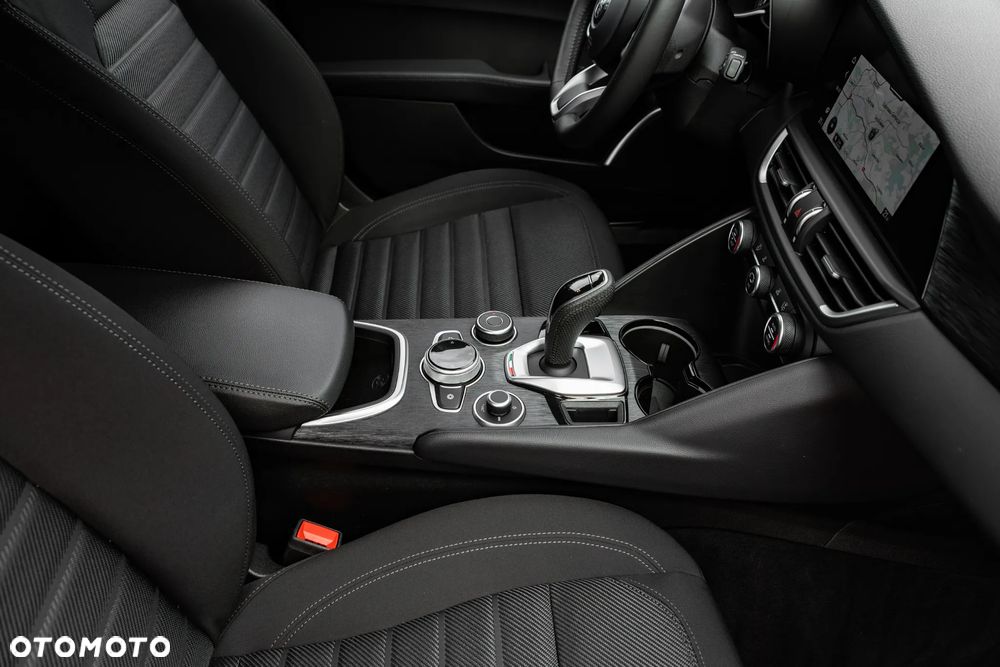 Alfa Romeo Giulia 2.0 Turbo Super - 24