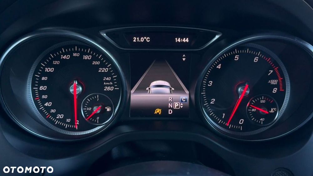 Mercedes-Benz CLA 200 7G-DCT Urban - 22
