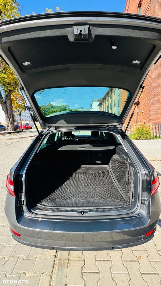 Skoda Superb 2.0 TDI SCR Style DSG - 10