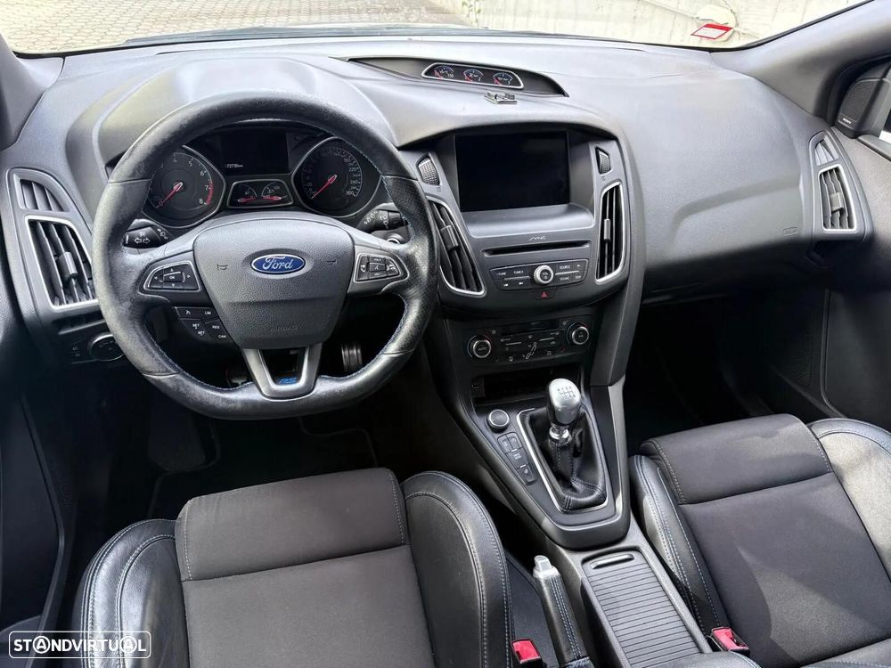 Ford Focus 2.3 EcoBoost S&S 4WD RS - 27