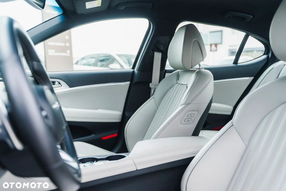 Genesis G70 2.0T Plus AWD 8AT Sport - 30