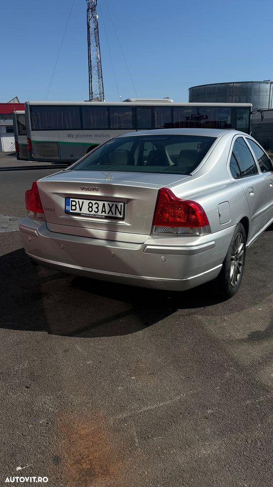 Volvo S60 2.4 D Momentum Geartronic - 4