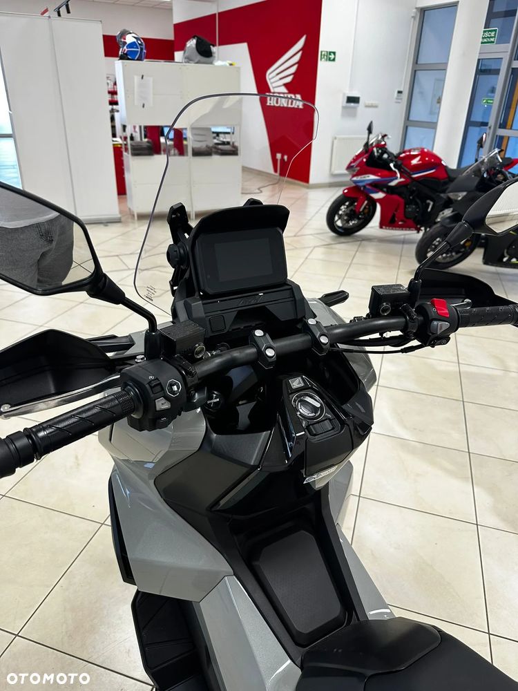 Honda ADV350 - 8