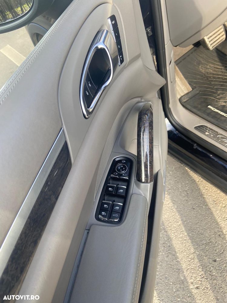 Porsche Cayenne - 12