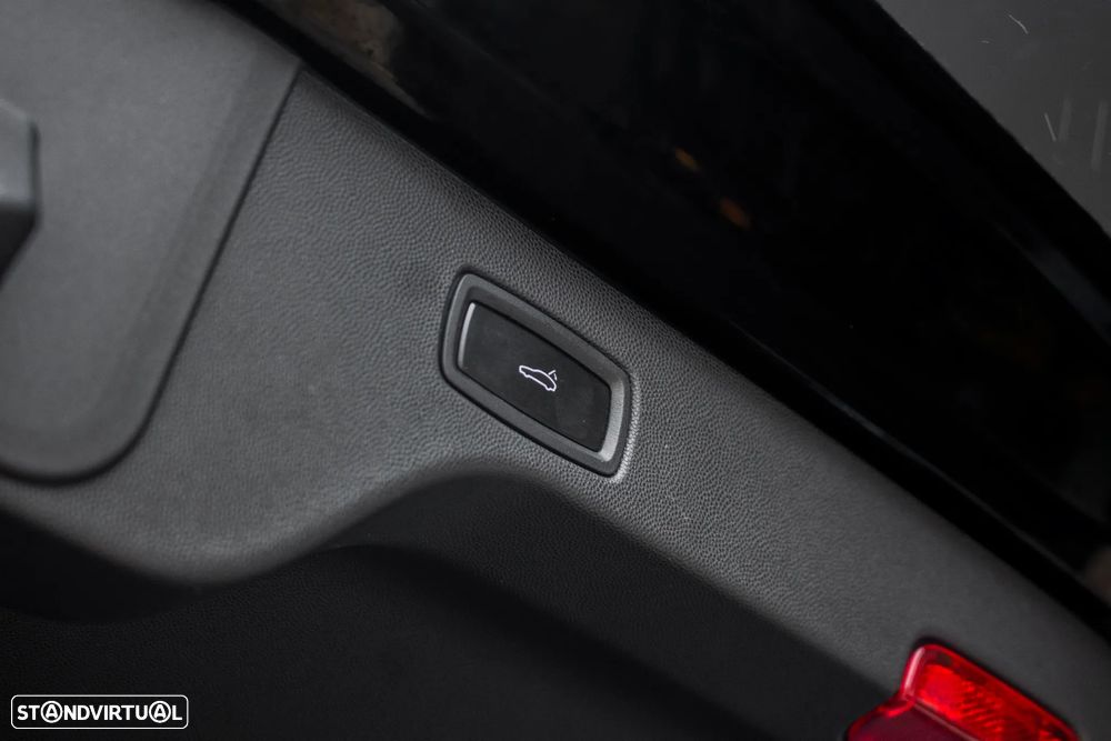 Porsche Macan Electric 4 - 36