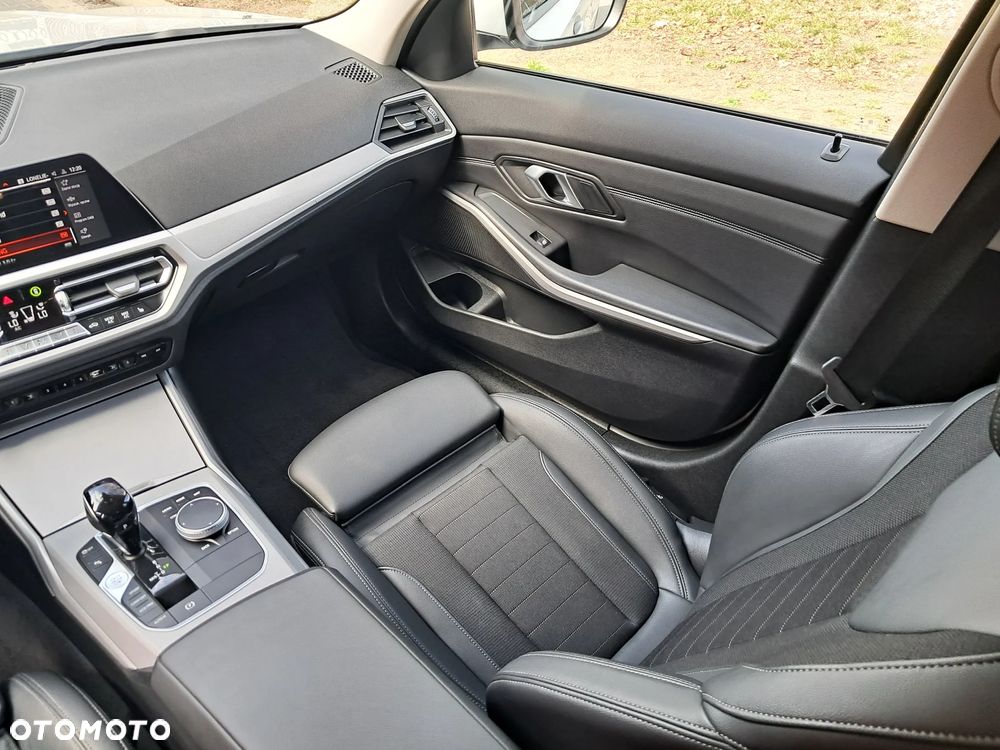 BMW Seria 3 318d Edition Luxury Line Purity - 22