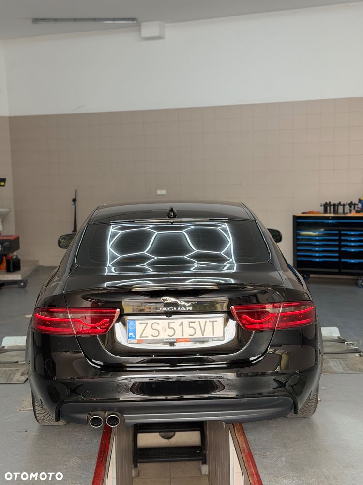 Jaguar XE 2.0 D AWD R-Sport - 10