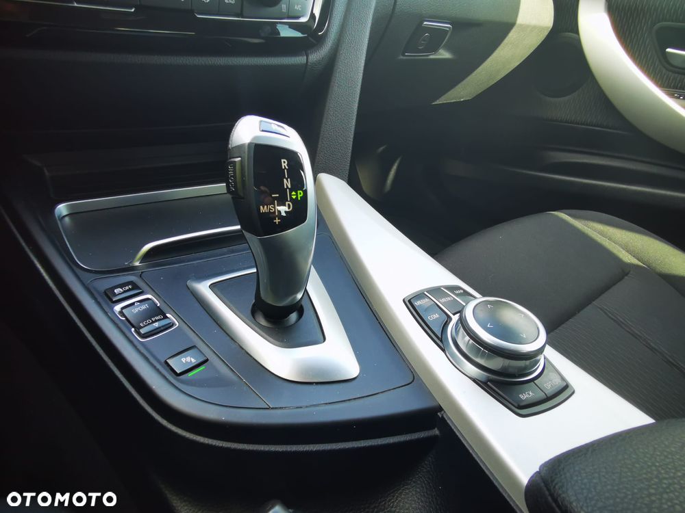 BMW 3GT 320i GPF xDrive Advantage - 19
