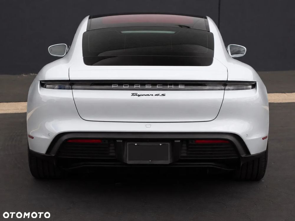 Porsche Taycan - 10