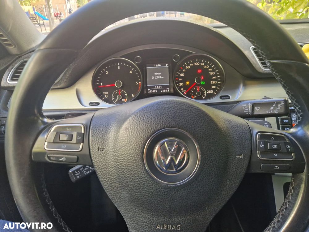 Volkswagen Passat - 12