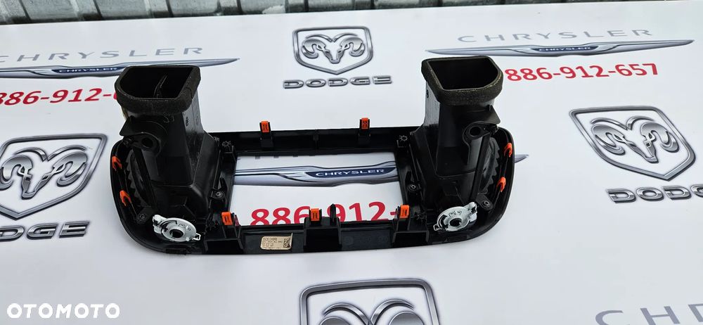 Chrysler Pacifica 2016- Ramka wyświetlacza radia Dekor Kratki środkowe nawiewu 625678007 - 6