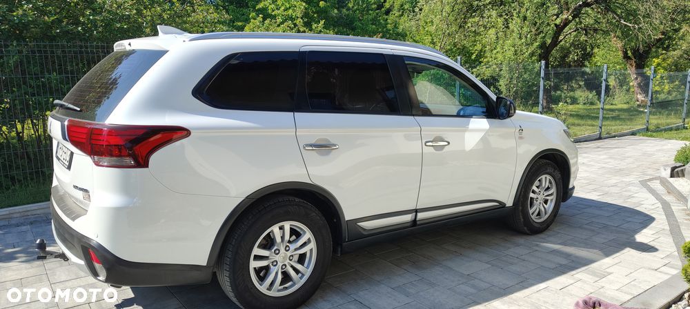 Mitsubishi Outlander 2.0 Invite + 2WD - 15