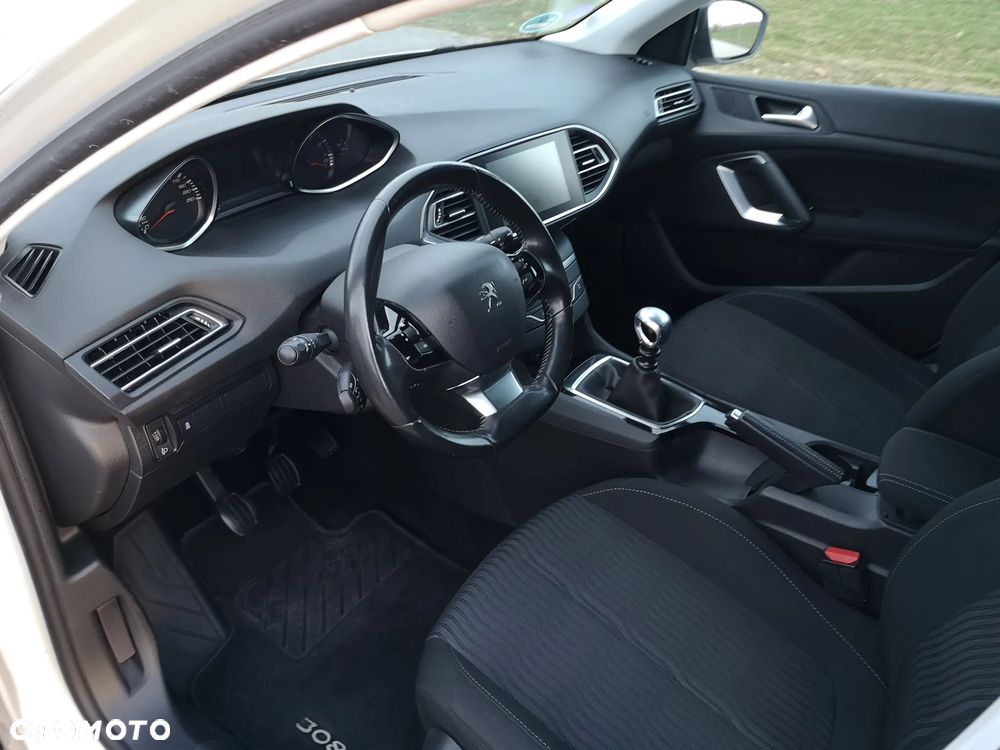Peugeot 308 125 THP Active - 39