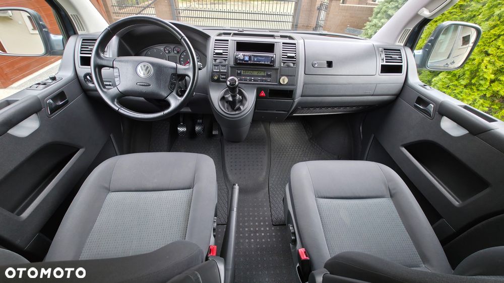 Volkswagen Caravelle - 10