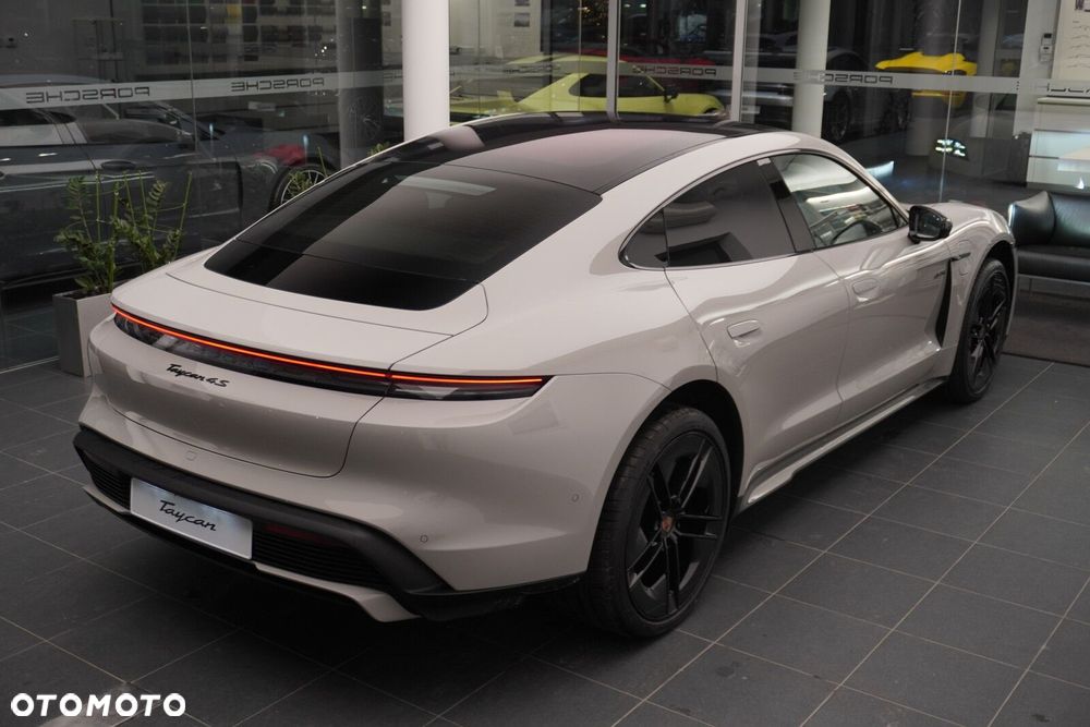 Porsche Taycan 105kWh 4S Performance Plus - 11