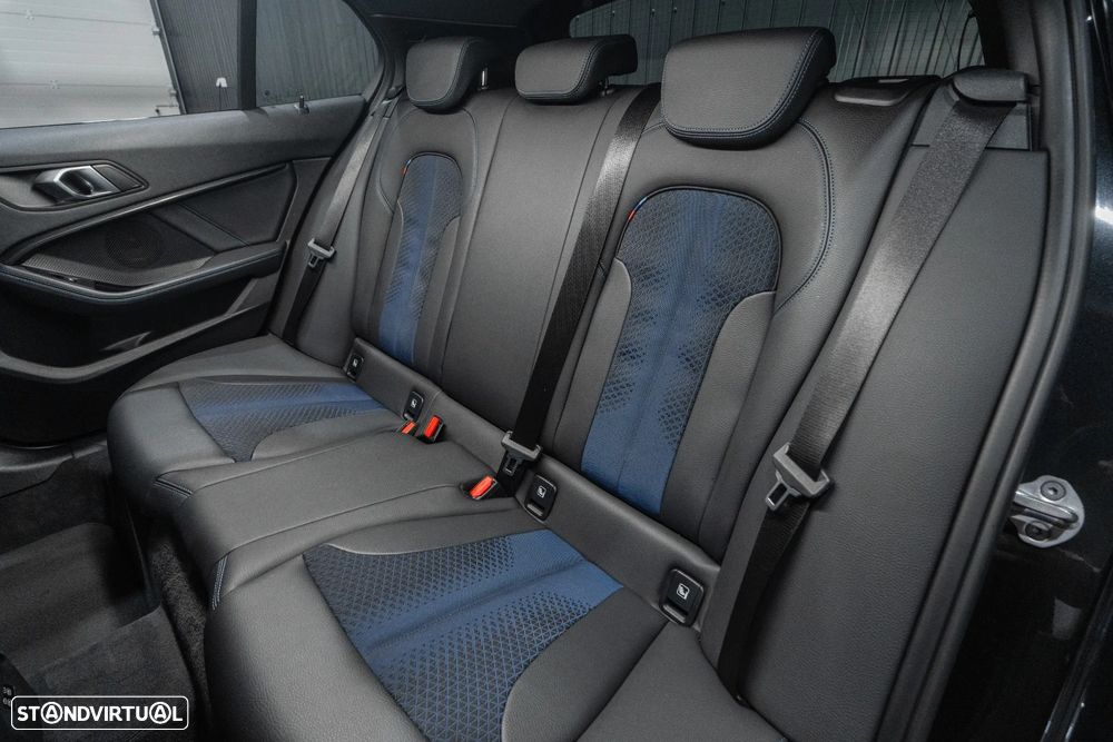 BMW 118 i Pack Desportivo M Auto - 25