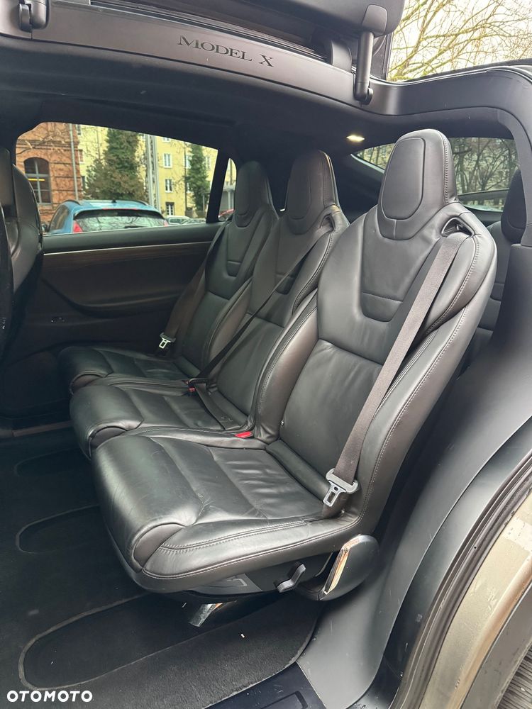 Tesla Model X - 9