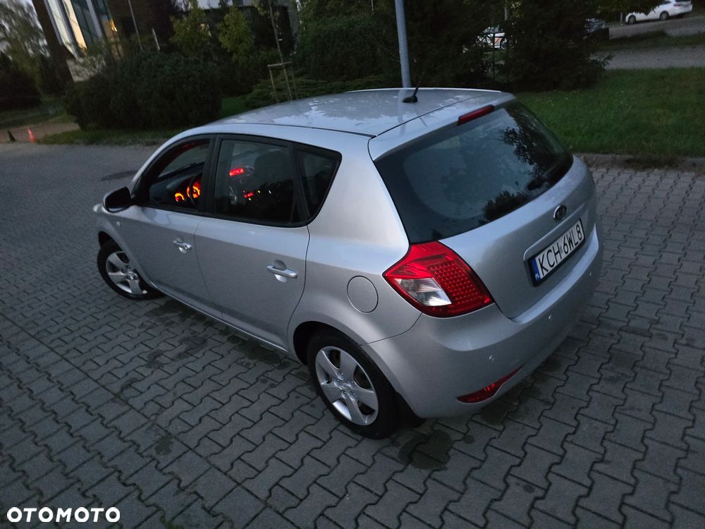 Kia Ceed - 12