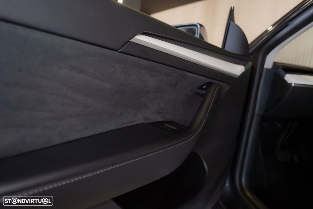 Tesla Model Y Long Range Dual Motor AWD - 20