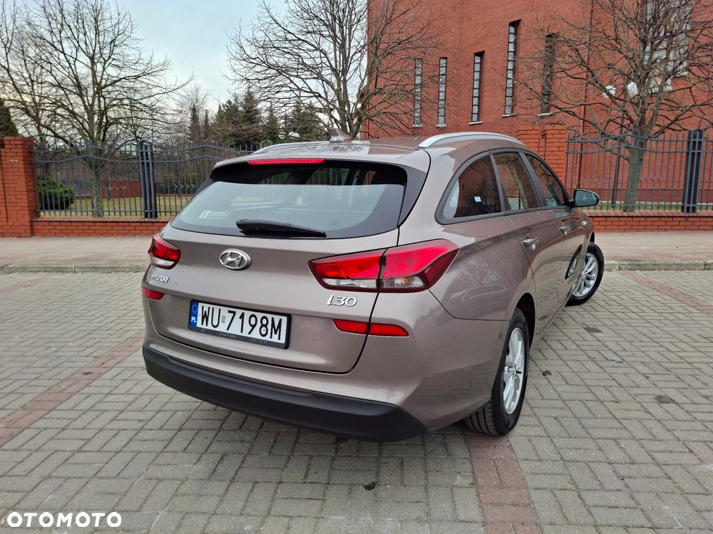 Hyundai i30 1.5 DPI Classic + - 6