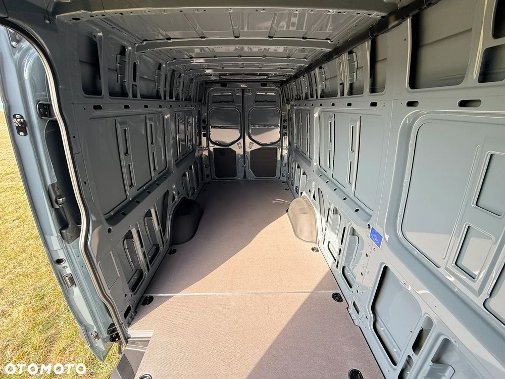 Mercedes-Benz Sprinter - 11