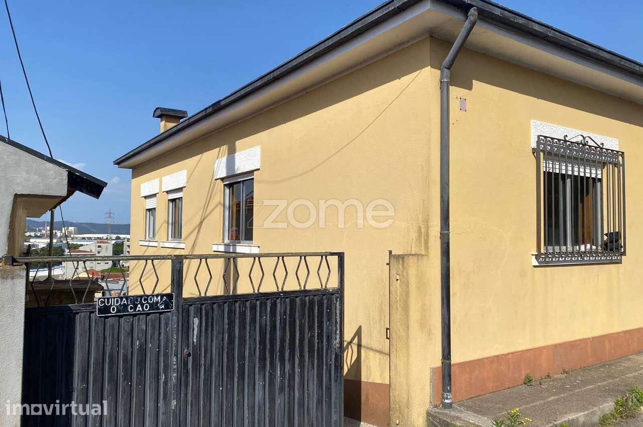 Moradia Bifamiliar T2 + T2 com jardim - Grande imagem: 5/57