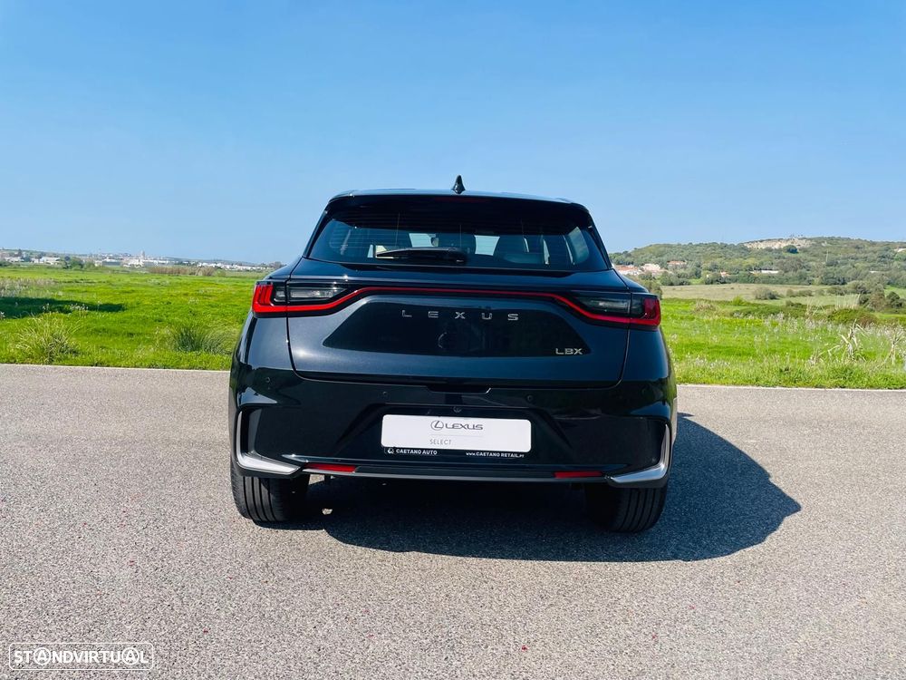 Lexus LBX Elegant - 5