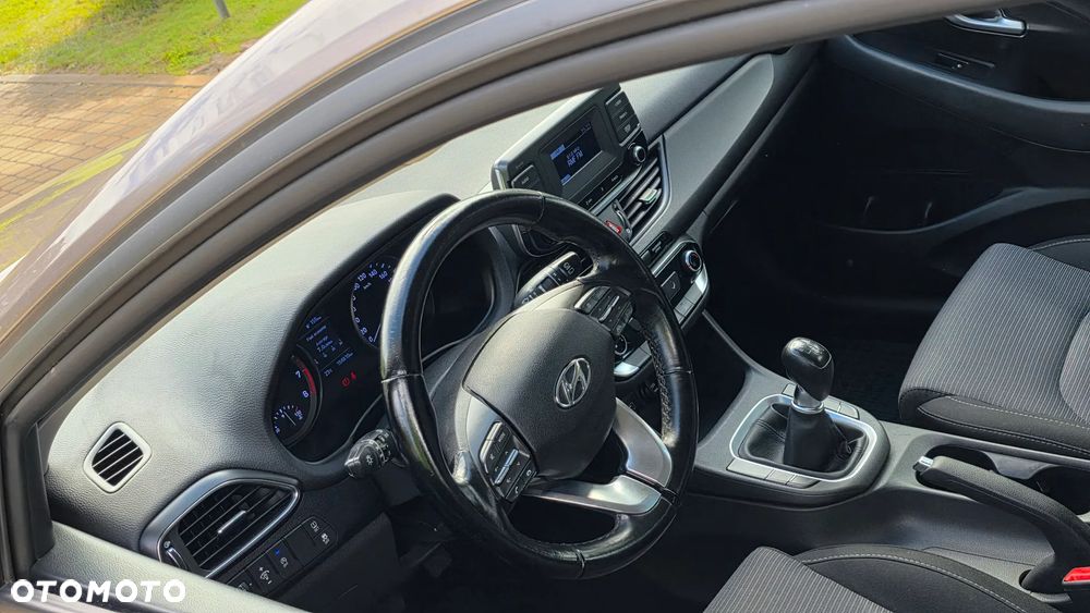 Hyundai i30 1.5 DPI Classic + - 18