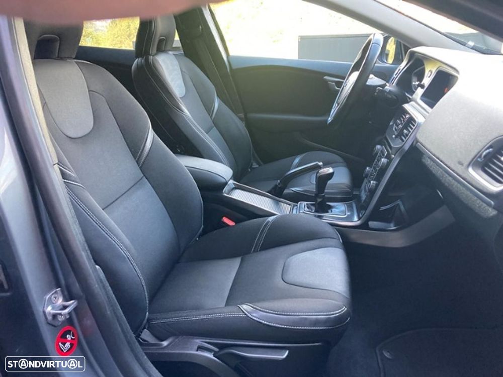 Volvo V40 T2 Momentum - 34
