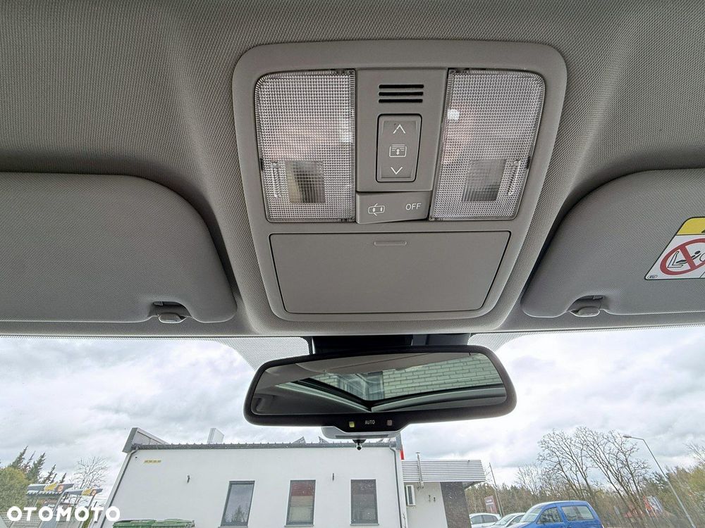 Toyota Avensis 1.8 Premium - 17