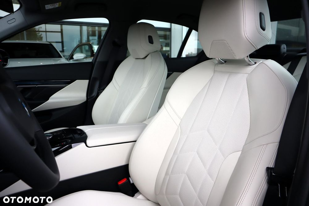 BMW i5 - 11