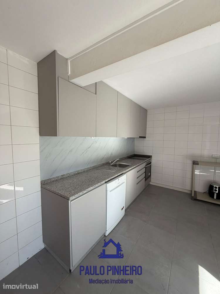 MORADIA T3 REMODELADA COM TERRAÇO E GARAGEM | CABECEIRAS DE BASTO - Grande imagem: 4/36