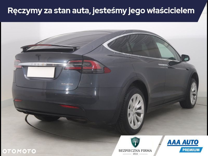 Tesla Model X - 6
