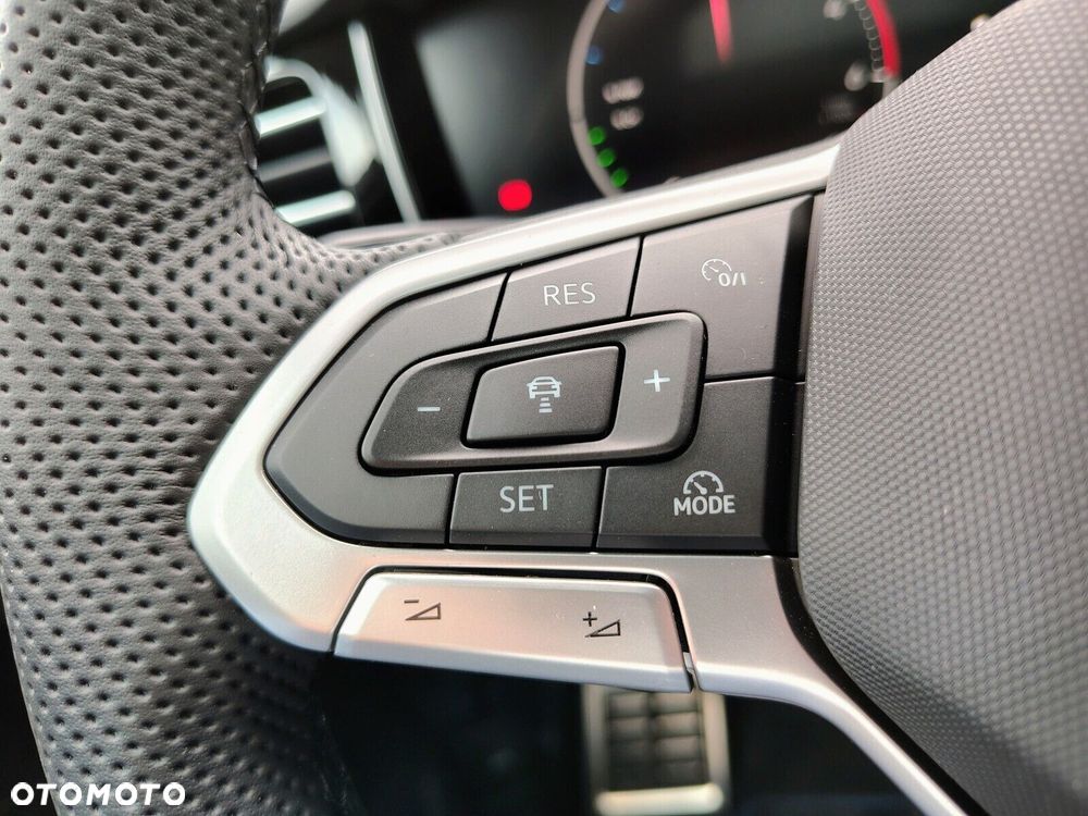 Volkswagen Touareg - 21