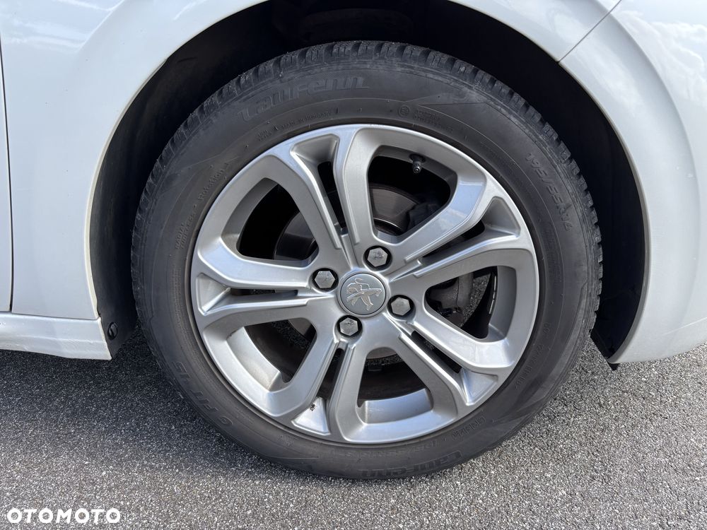 Peugeot 208 1.2 PureTech Allure - 15