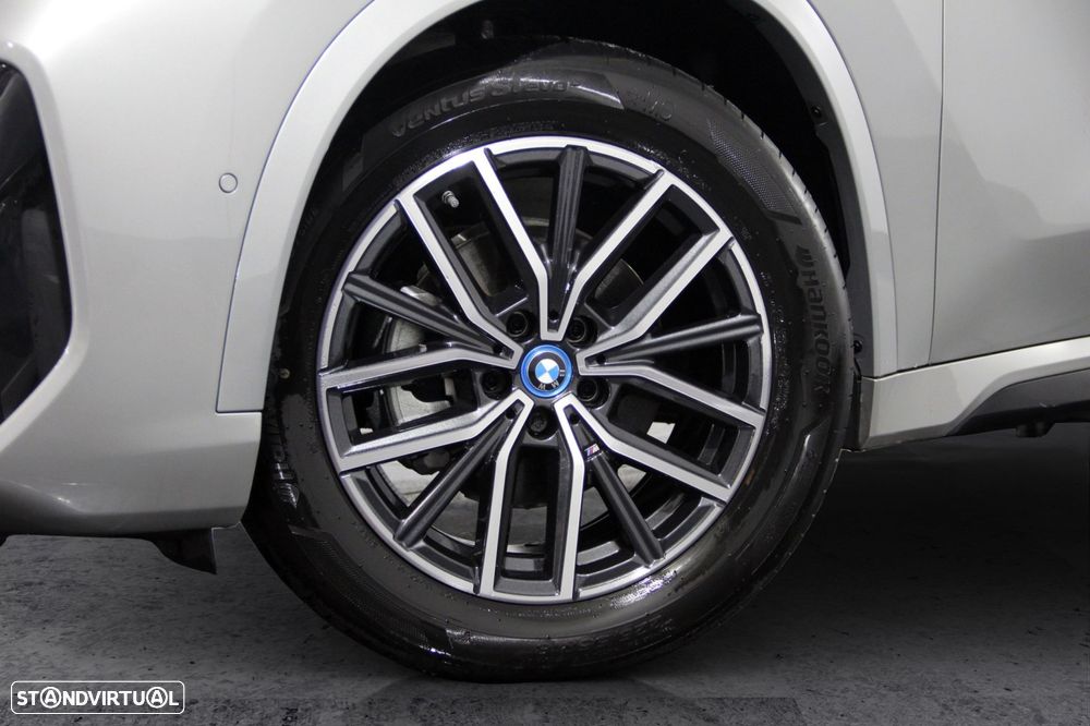 BMW iX1 eDrive20 M Sport Pack - 16
