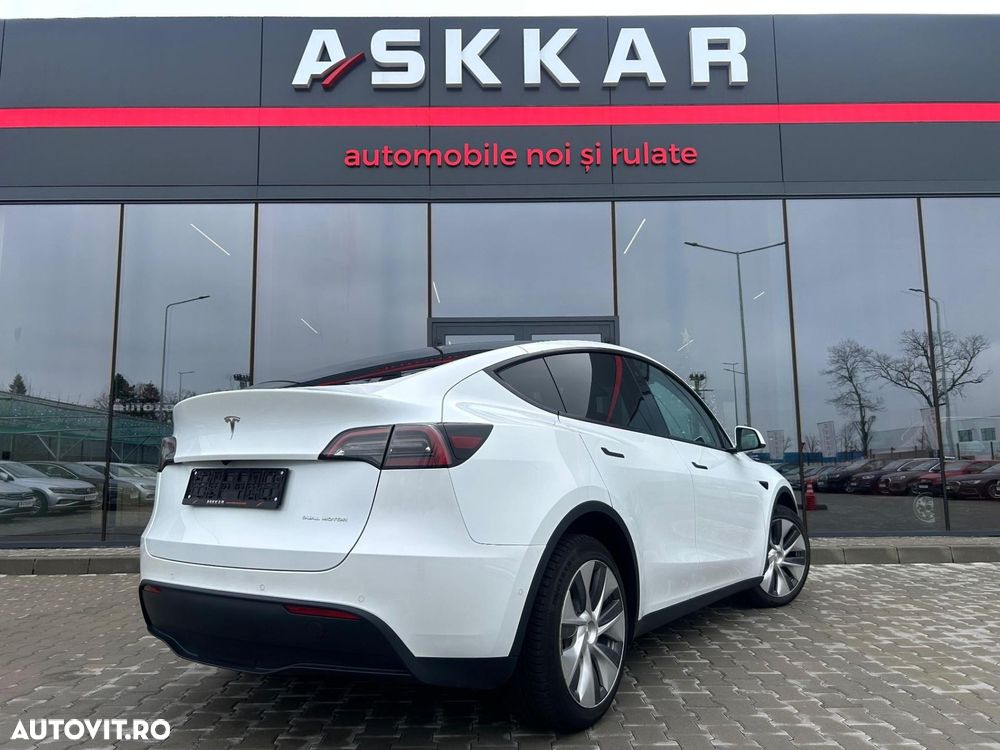 Tesla Model Y Long Range Dual Motor AWD - 6