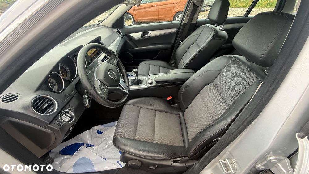Mercedes-Benz Klasa C 220 CDI BlueEff Avantgarde - 24