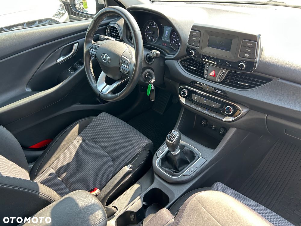Hyundai i30 1.5 DPI Classic + - 9