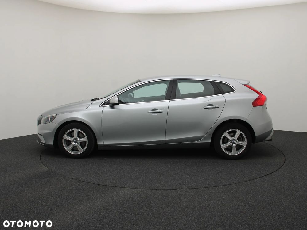 Volvo V40 D4 Drive-E R-Design Kinetic - 4