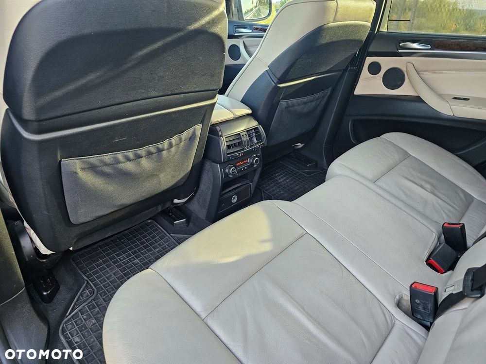 BMW X5 5.0i xDrive - 17