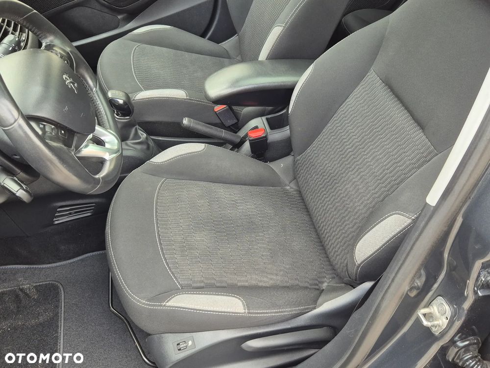 Peugeot 208 1.6 BlueHDi Allure S&S - 21