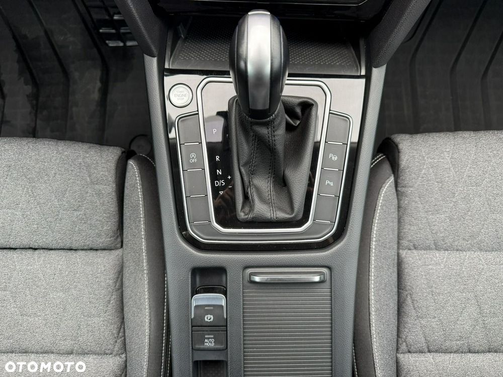 Volkswagen Passat Variant 2.0 TDI SCR Business DSG - 24