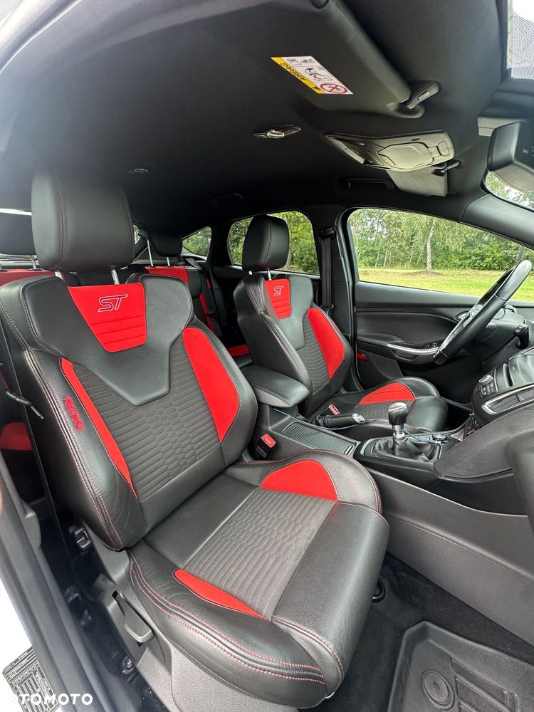 Ford Focus 2.0 EcoBoost ST - 15