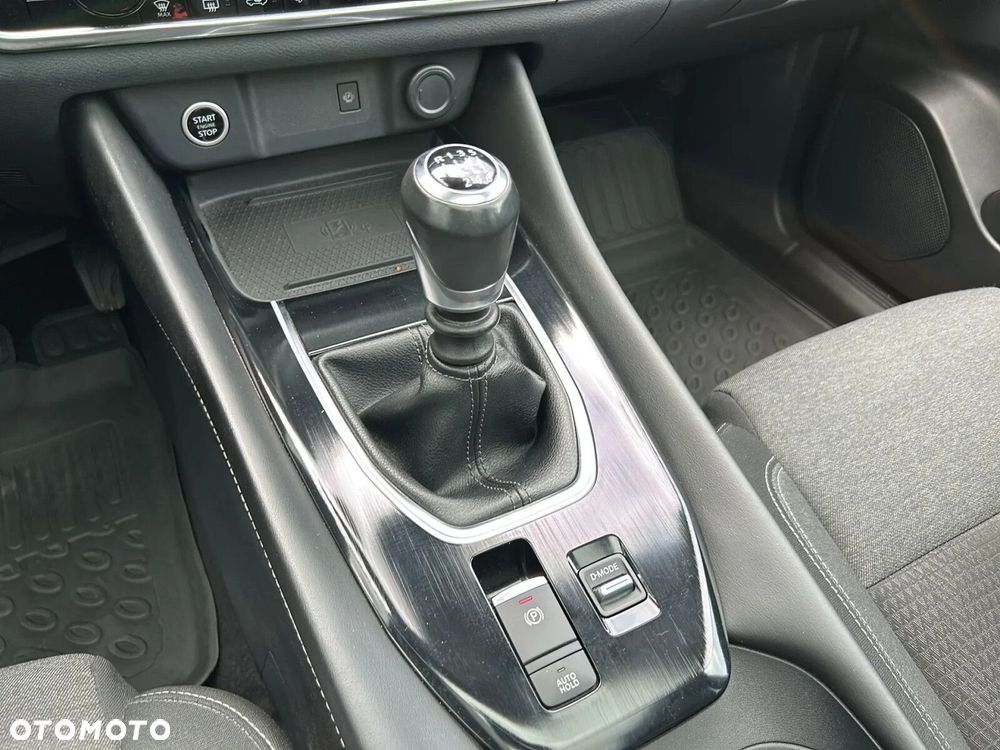 Nissan Qashqai 1.3 DIG-T MHEV Premiere Edition - 29