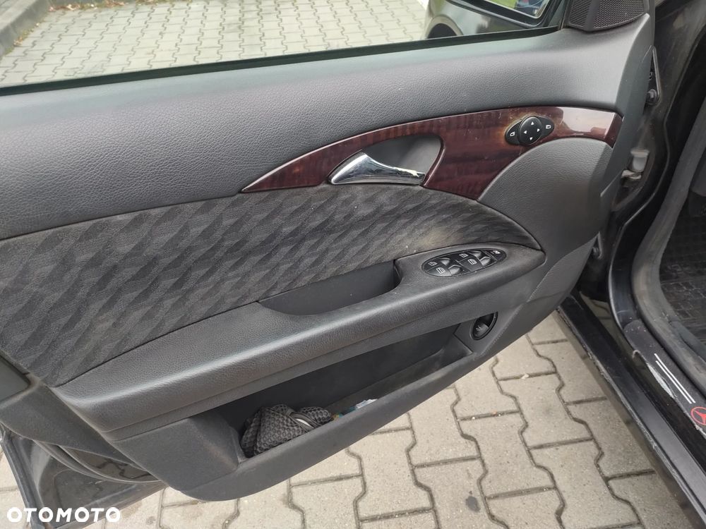 Mercedes-Benz Klasa E 200 CDI Classic - 11